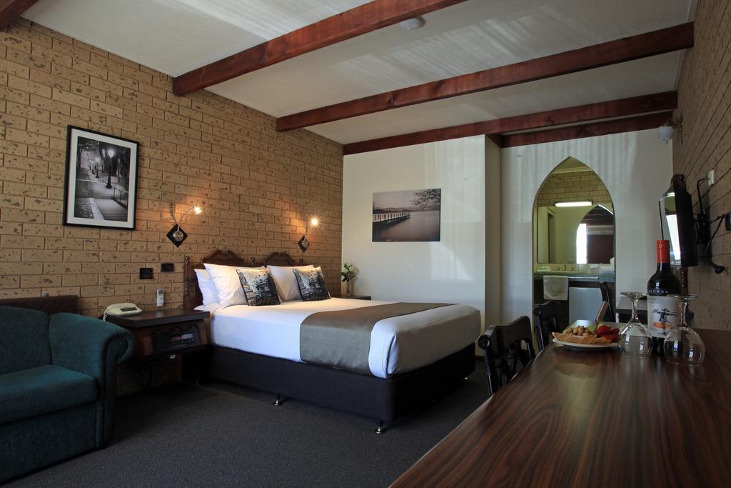 Belltower Motor Inn เชปเปอร์ตัน ห้อง รูปภาพ