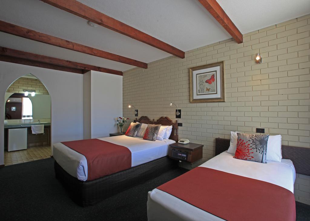 Belltower Motor Inn เชปเปอร์ตัน ห้อง รูปภาพ