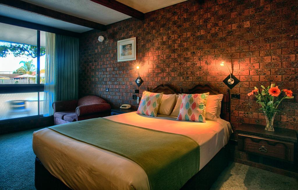 Belltower Motor Inn เชปเปอร์ตัน ภายนอก รูปภาพ